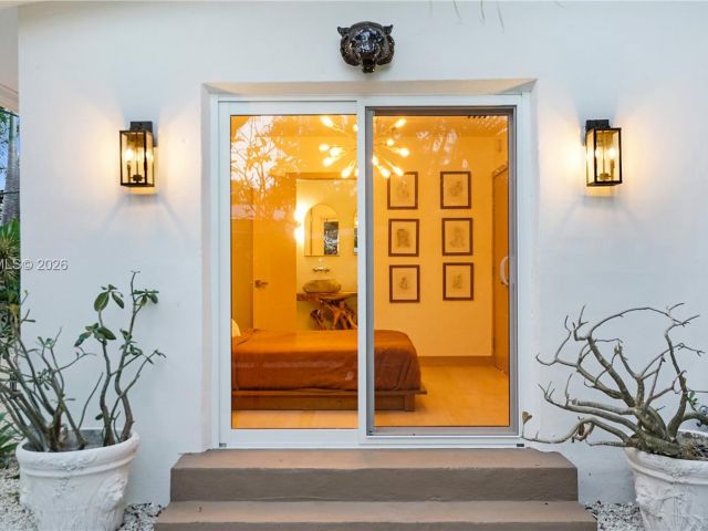 Продажа дома по адресу 2749 NE 10th Ave - фото 7515652