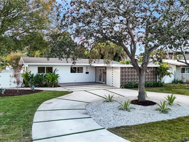 Продажа дома по адресу 2749 NE 10th Ave - фото 7515654