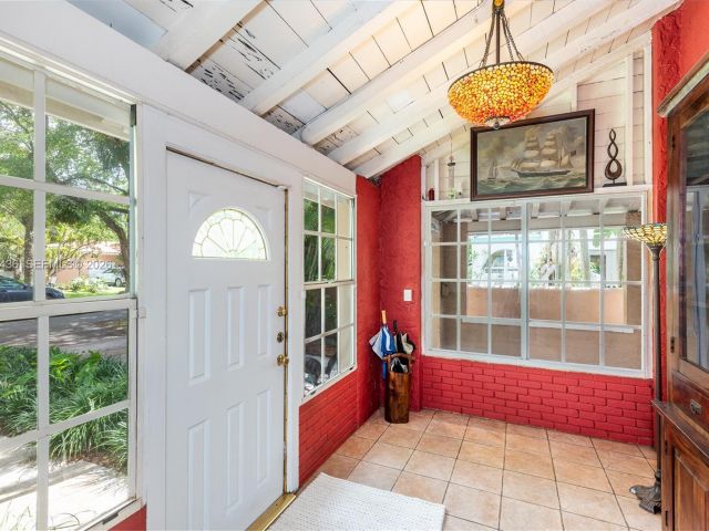 Продажа дома по адресу 1256 Algeria Ave - фото 7515489