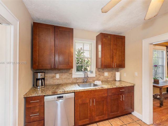 Продажа дома по адресу 1256 Algeria Ave - фото 7515495