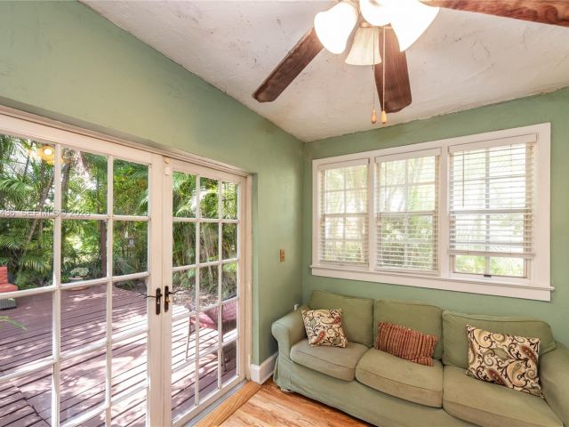 Продажа дома по адресу 1256 Algeria Ave - фото 7515497