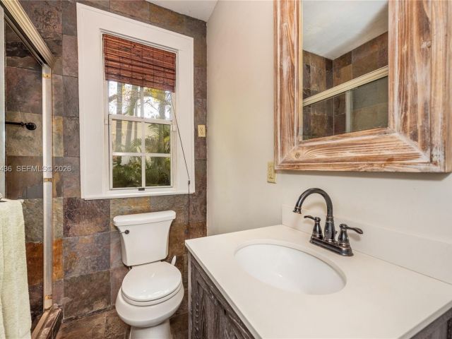 Продажа дома по адресу 1256 Algeria Ave - фото 7515502