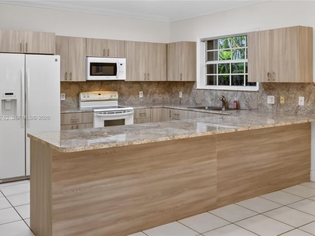 Продажа дома по адресу 159 SW 25th Rd - фото 7439568