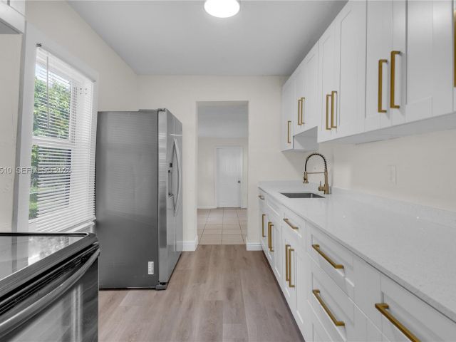 Дом в аренду по адресу 3121 NW 60th St 0 - фото 7448577