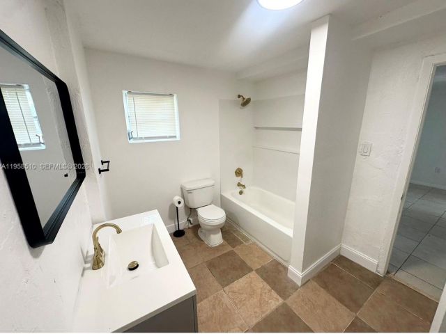 Дом в аренду по адресу 3121 NW 60th St 0 - фото 7448588