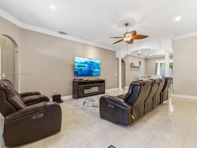 Продажа дома по адресу 2570 SE 4th Pl - фото 7428149