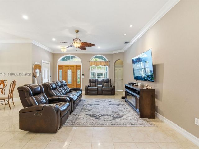 Продажа дома по адресу 2570 SE 4th Pl - фото 7428152