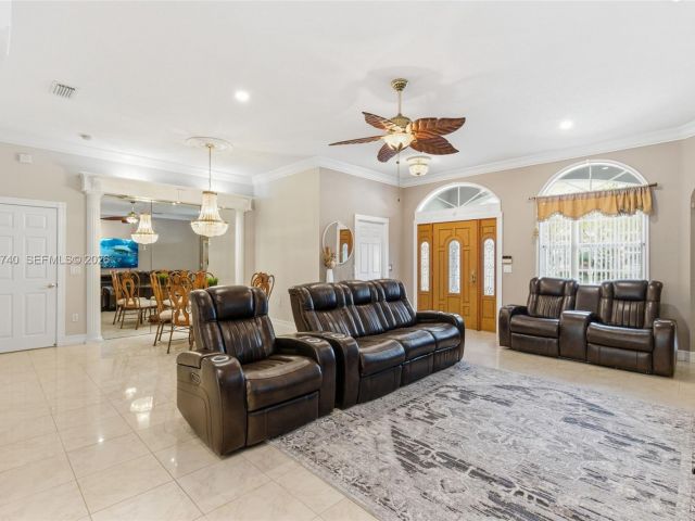 Продажа дома по адресу 2570 SE 4th Pl - фото 7428153