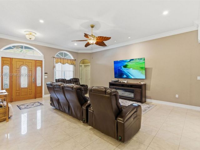 Продажа дома по адресу 2570 SE 4th Pl - фото 7428154