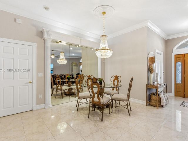 Продажа дома по адресу 2570 SE 4th Pl - фото 7428155