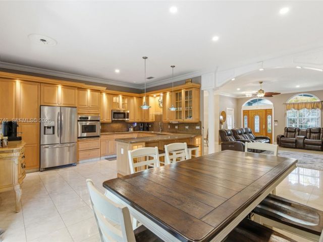 Продажа дома по адресу 2570 SE 4th Pl - фото 7428159