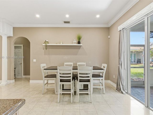 Продажа дома по адресу 2570 SE 4th Pl - фото 7428160