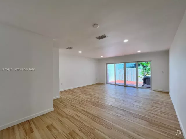 Продажа дома по адресу 8111 SW 81st Pl - фото 7350265