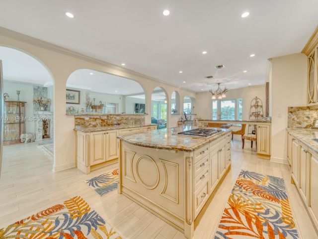 Продажа дома по адресу 170 S Hibiscus Dr - фото 7351400