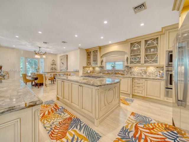 Продажа дома по адресу 170 S Hibiscus Dr - фото 7351402