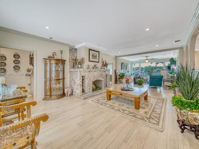 Продажа дома по адресу 170 S Hibiscus Dr - фото 7351409