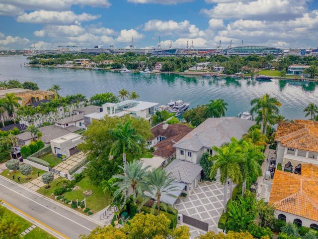 Продажа дома по адресу 170 S Hibiscus Dr - фото 7351416