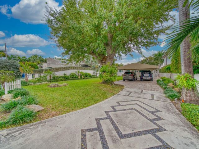 Продажа дома по адресу 170 S Hibiscus Dr - фото 7351418