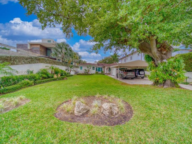 Продажа дома по адресу 170 S Hibiscus Dr - фото 7351420