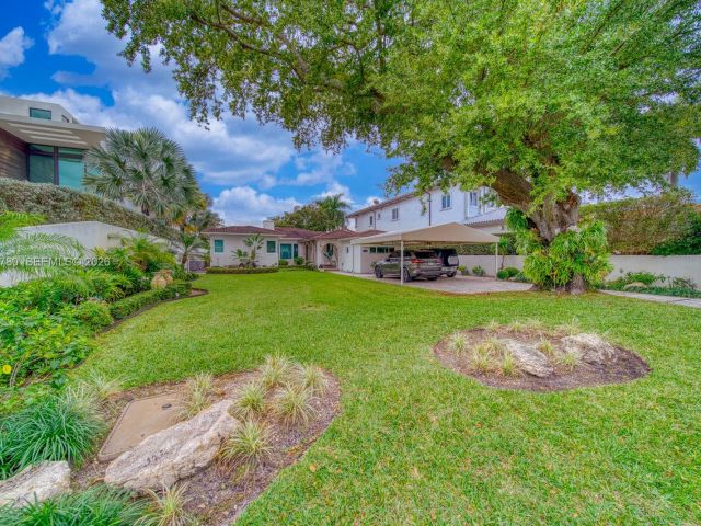 Продажа дома по адресу 170 S Hibiscus Dr - фото 7351422