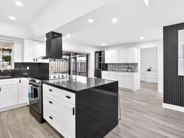 Дом в аренду по адресу 4981 SW 122nd Ter - фото 7399893