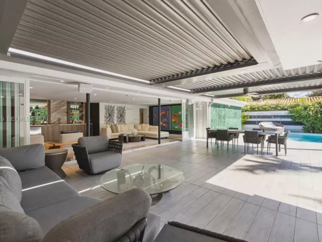 Продажа дома по адресу 1040 NE 86th St - фото 7351317