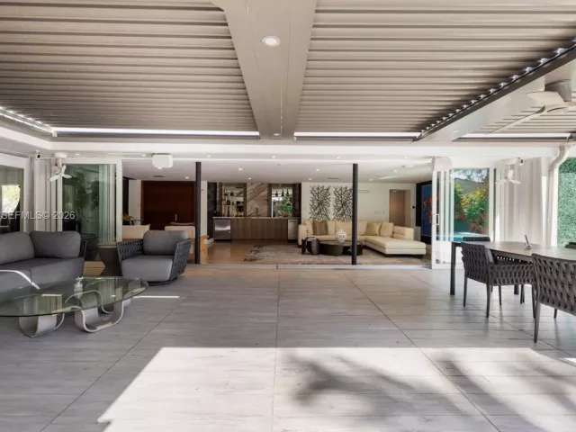 Продажа дома по адресу 1040 NE 86th St - фото 7351318