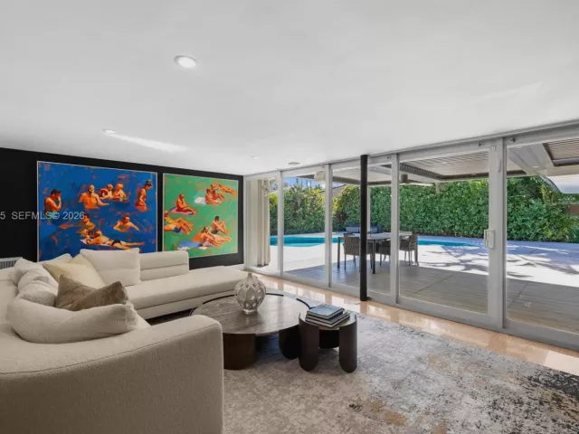 Продажа дома по адресу 1040 NE 86th St - фото 7351320