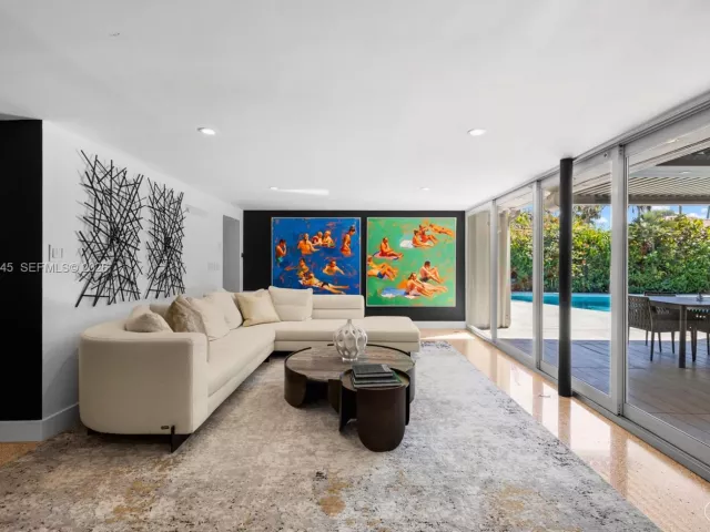 Продажа дома по адресу 1040 NE 86th St - фото 7351321