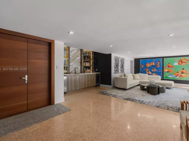 Продажа дома по адресу 1040 NE 86th St - фото 7351323