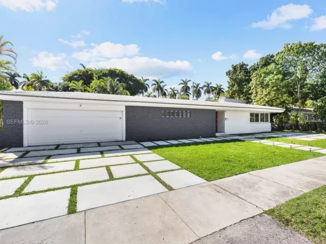 Продажа дома по адресу 1040 NE 86th St - фото 7351327