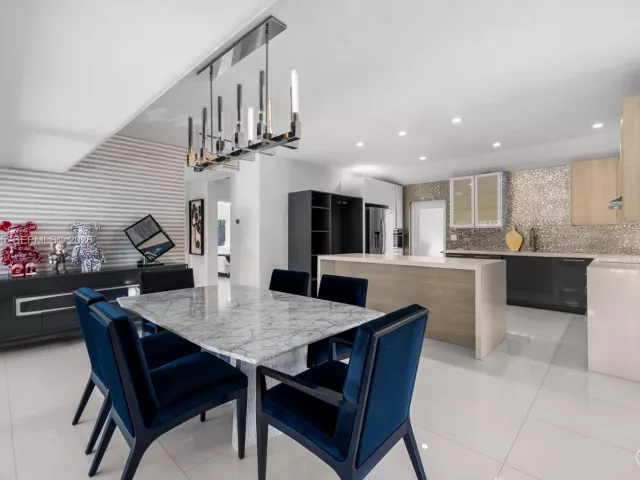 Продажа дома по адресу 1040 NE 86th St - фото 7351308