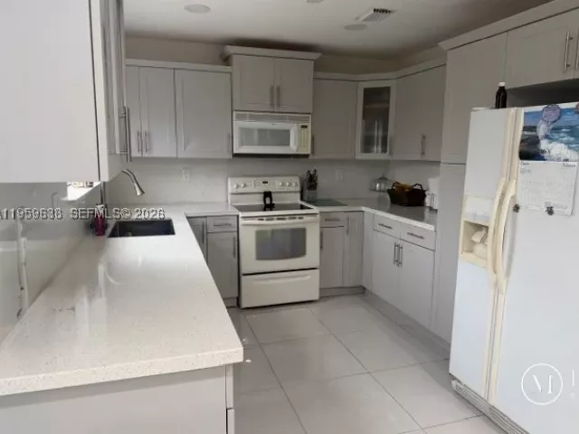 Продажа дома по адресу 7332 SW 158th Ave - фото 9287888