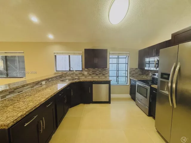 Продажа дома по адресу 4176 NW 5th Dr - фото 7356998