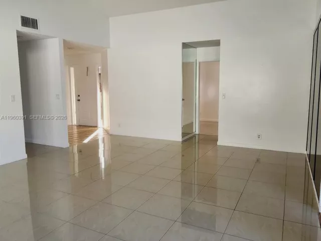 Продажа дома по адресу 9711 SW 57th St - фото 7350904