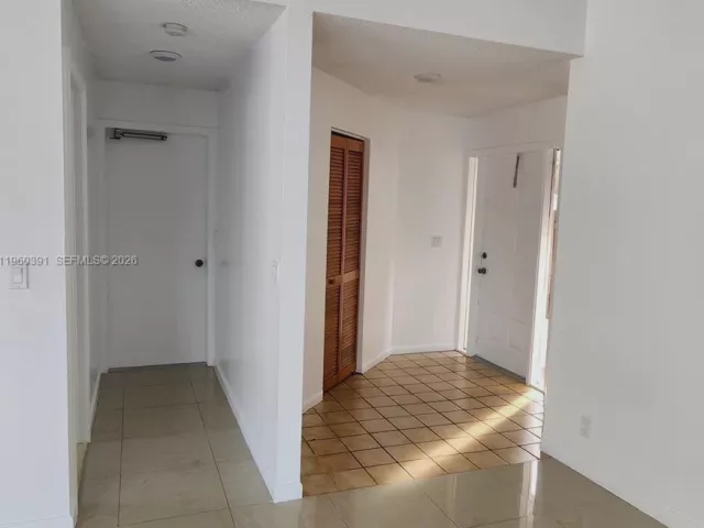 Продажа дома по адресу 9711 SW 57th St - фото 7350908