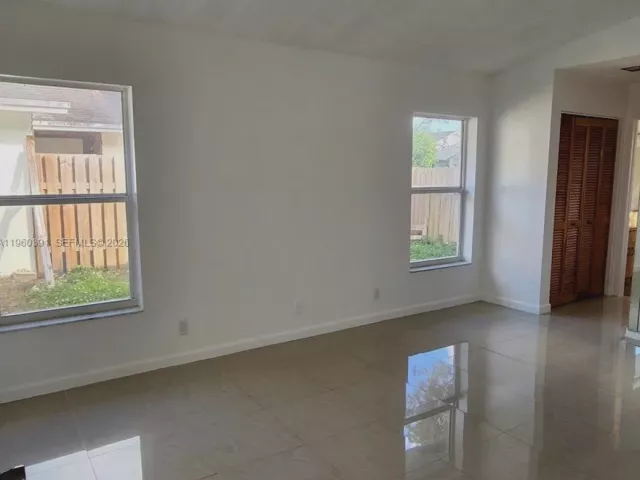 Продажа дома по адресу 9711 SW 57th St - фото 7350909