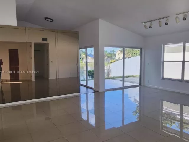 Продажа дома по адресу 9711 SW 57th St - фото 7350910