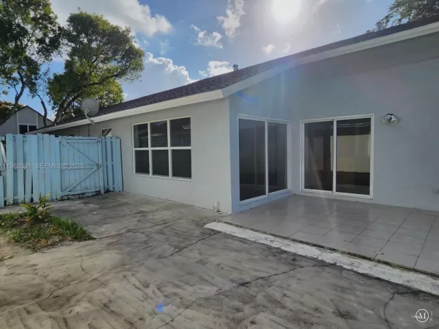 Продажа дома по адресу 9711 SW 57th St - фото 7350895