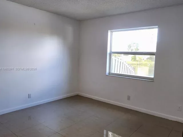 Продажа дома по адресу 9711 SW 57th St - фото 7350897