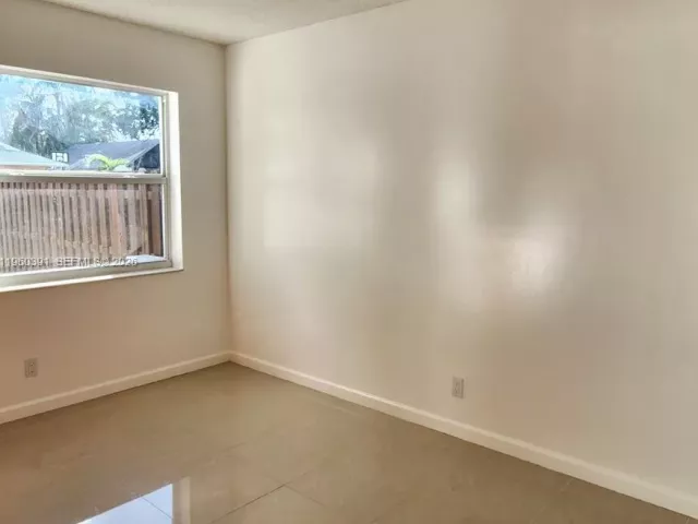 Продажа дома по адресу 9711 SW 57th St - фото 7350899