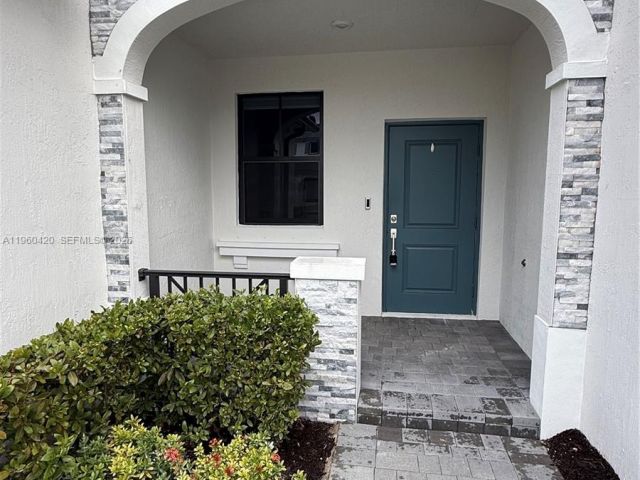 Дом в аренду по адресу 28519 SW 134th Ct 28519 - фото 7477890