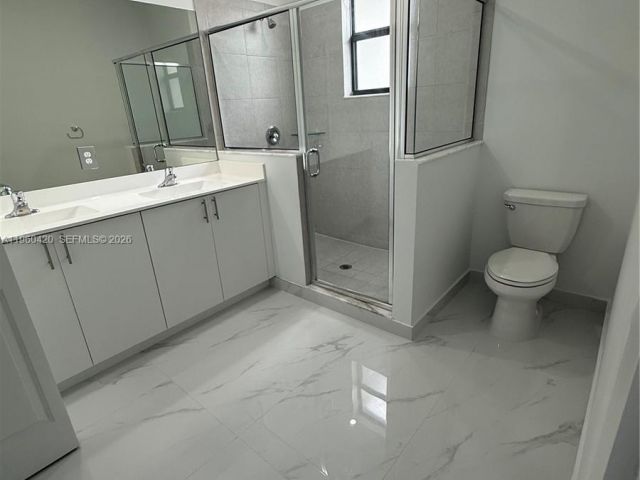 Дом в аренду по адресу 28519 SW 134th Ct 28519 - фото 7477893