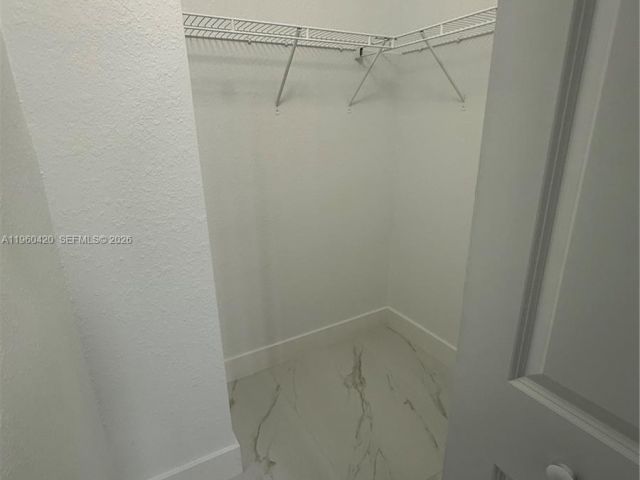 Дом в аренду по адресу 28519 SW 134th Ct 28519 - фото 7477896