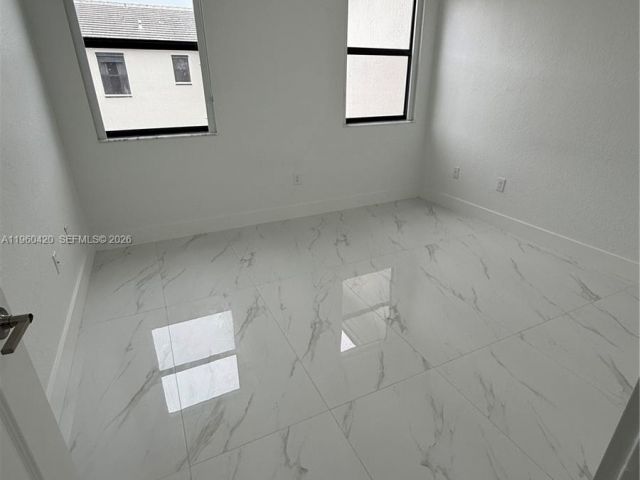 Дом в аренду по адресу 28519 SW 134th Ct 28519 - фото 7477897