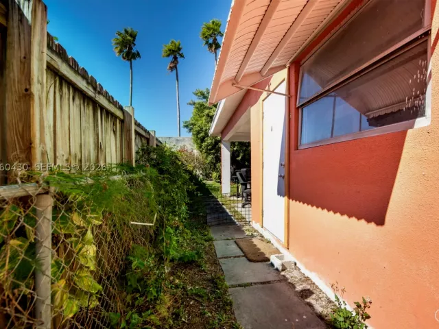 Продажа дома по адресу 600 SW 11th Ave - фото 7737125