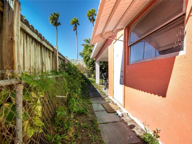 Продажа дома по адресу 600 SW 11th Ave - фото 7365366