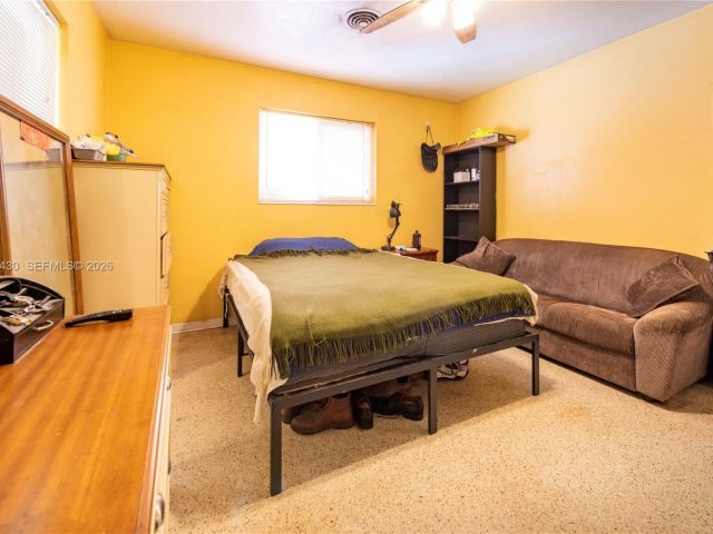 Продажа дома по адресу 600 SW 11th Ave - фото 7365368