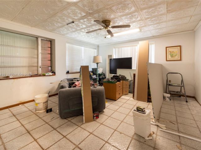 Продажа дома по адресу 600 SW 11th Ave - фото 7365372