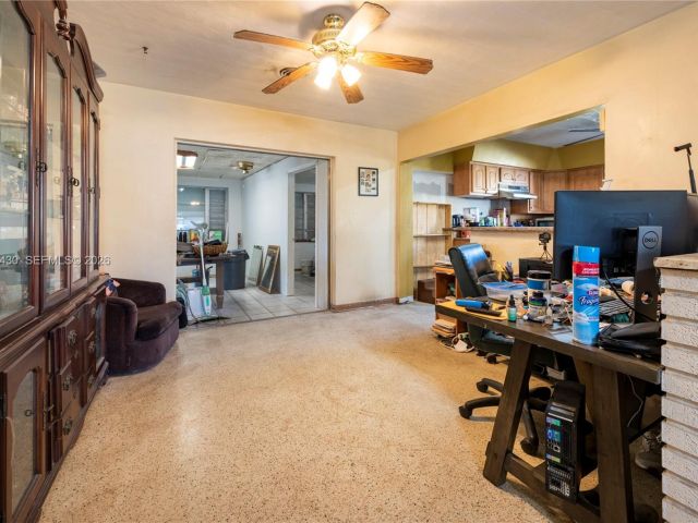 Продажа дома по адресу 600 SW 11th Ave - фото 7365380